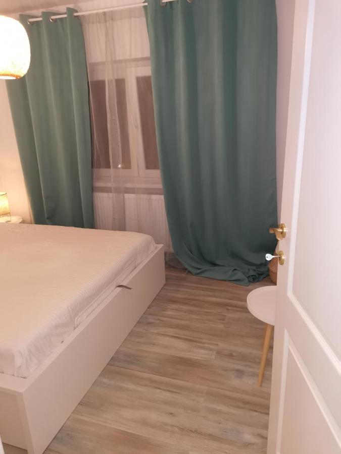 Bloom Box Apartments Craiova Buitenkant foto
