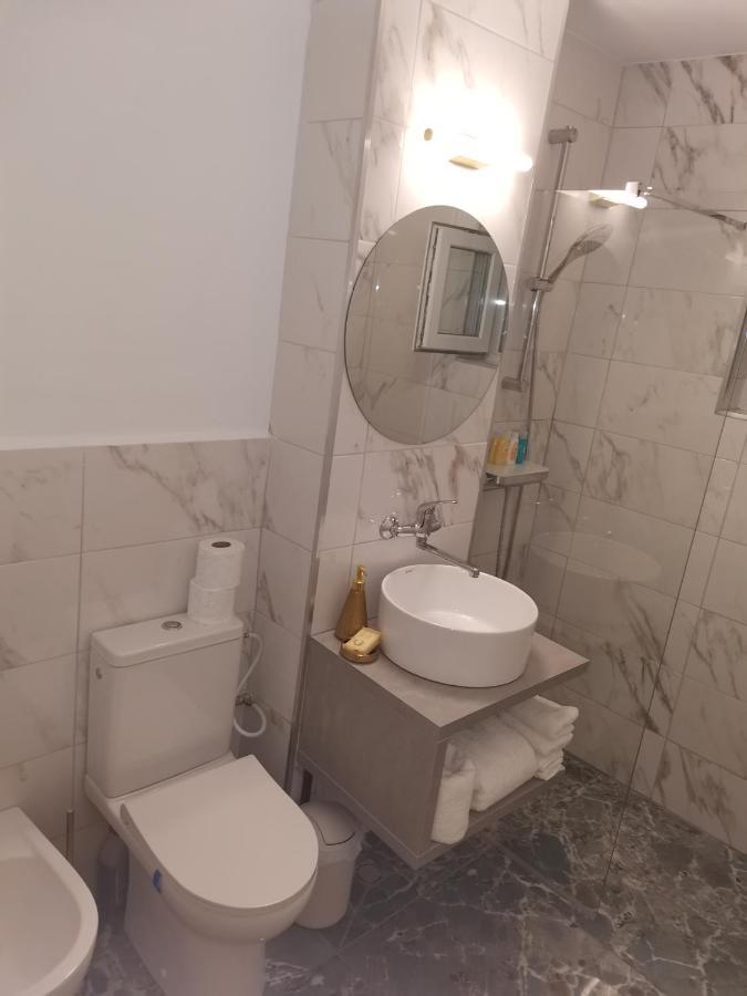 Bloom Box Apartments Craiova Buitenkant foto