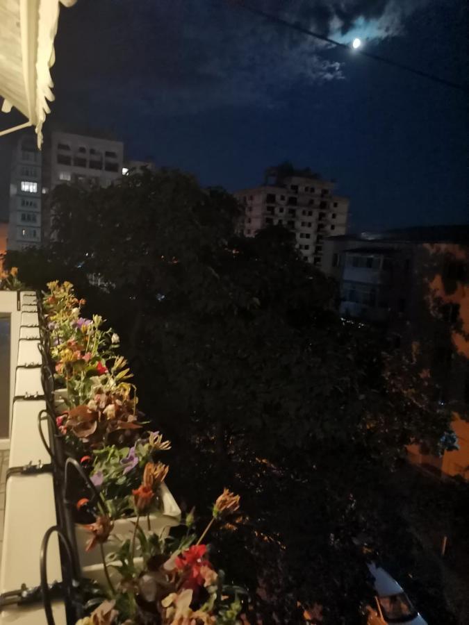 Bloom Box Apartments Craiova Buitenkant foto