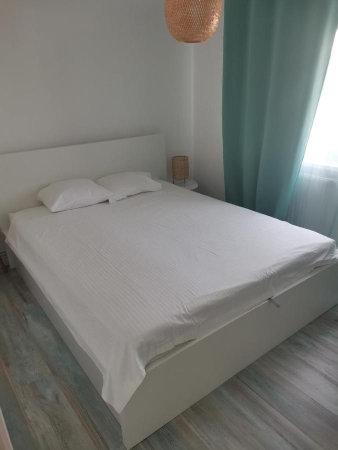 Bloom Box Apartments Craiova Buitenkant foto